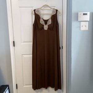 Vintage Vanity Fair long nightgown. Size 40